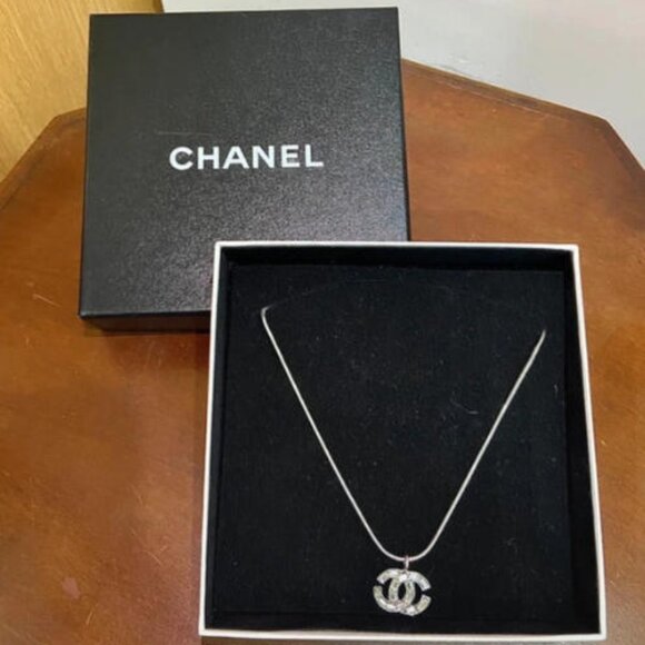 Authentic CHANEL Silver Chain Necklace with Pendant & Original Box - NEW - Picture 1 of 6
